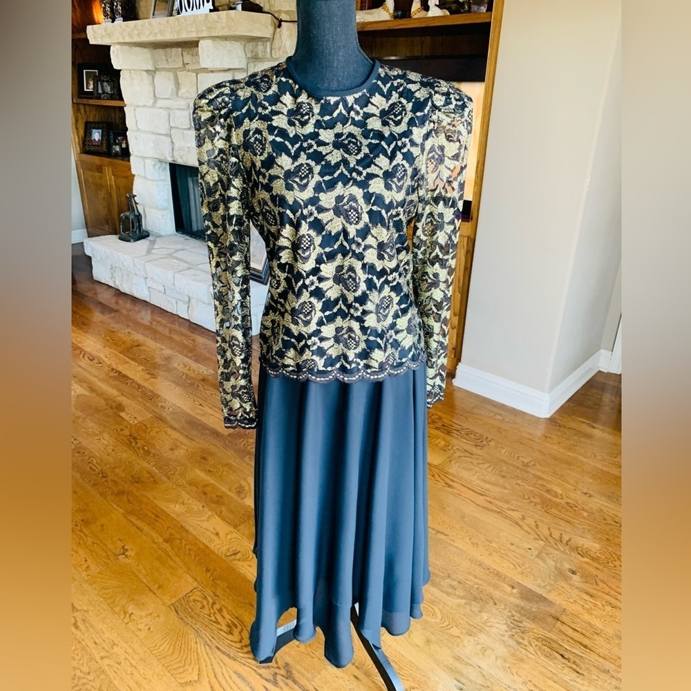 In the Moon Black and Gold Special‎ Event Dress size 8